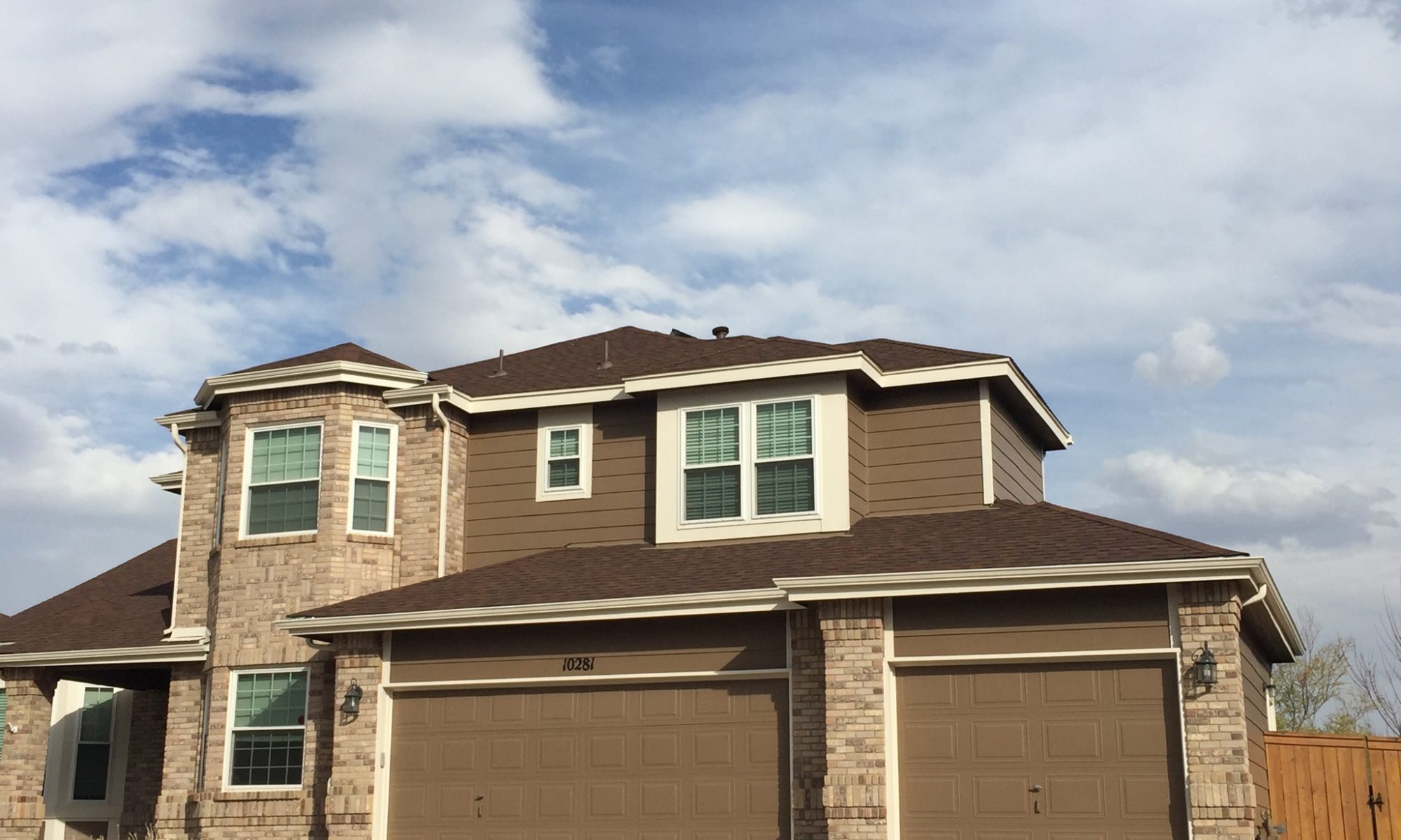 Dark Brown House With Brown Brick Garage Vivax Pros